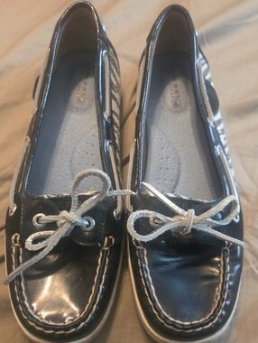 SPERRY Black Women's Boat Shoes with Contrast Laces and Zebra Accent.